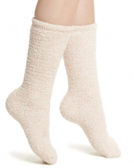 what girl doesn't love cozy socks for Christmas? Gift Guide for Her - barefoot dreams socks
